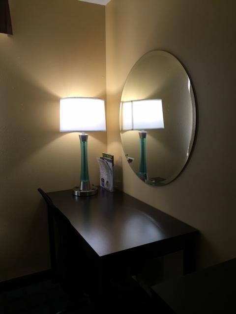 Super 8 By Wyndham Okawville Bilik gambar