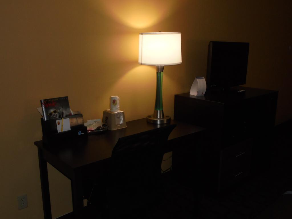 Super 8 By Wyndham Okawville Bilik gambar