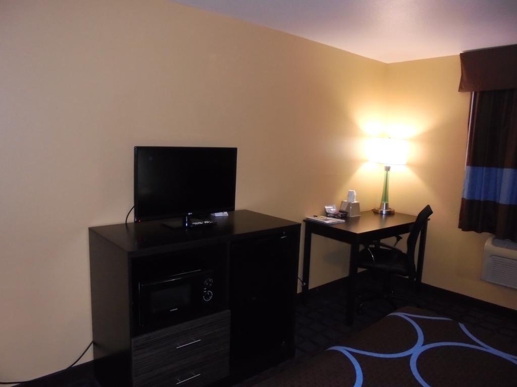 Super 8 By Wyndham Okawville Bilik gambar
