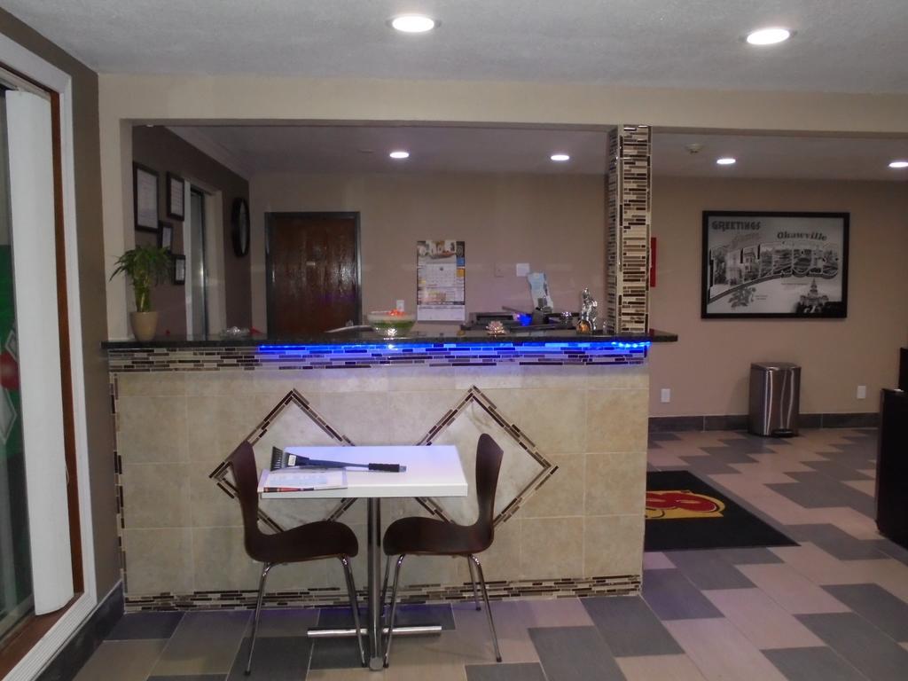 Super 8 By Wyndham Okawville Luaran gambar
