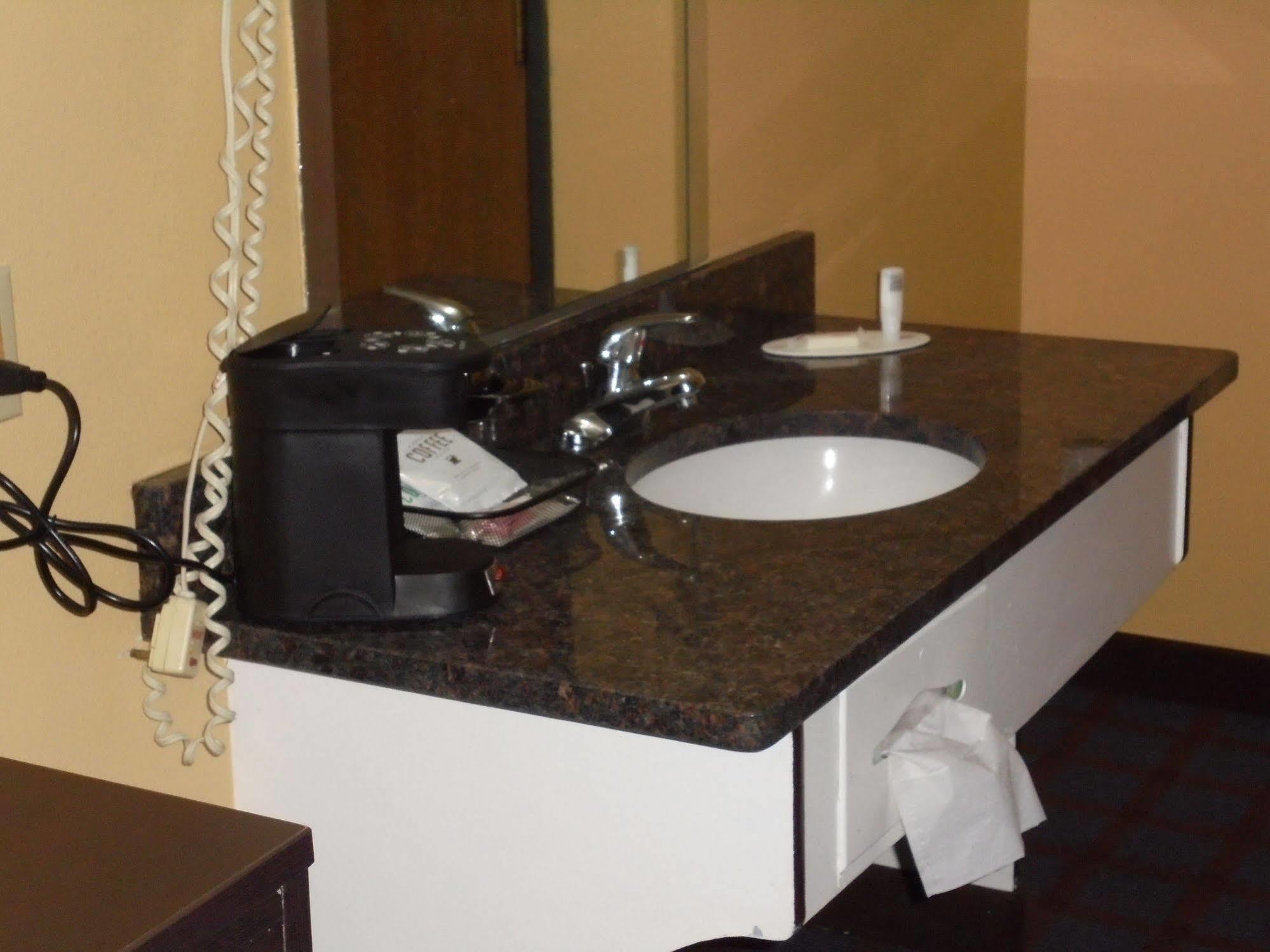 Super 8 By Wyndham Okawville Luaran gambar