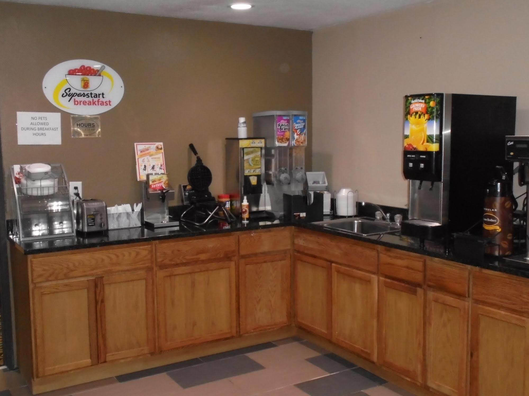 Super 8 By Wyndham Okawville Luaran gambar